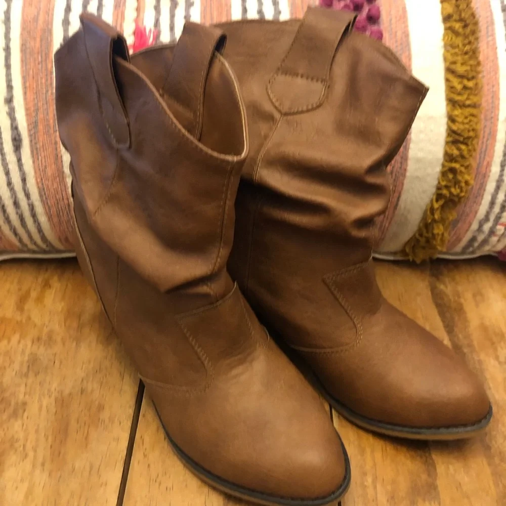 Adorable slouch boots - Picture 3 of 12
